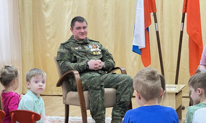 Встреча воспитанников дошкольного образования детей с папой-героем